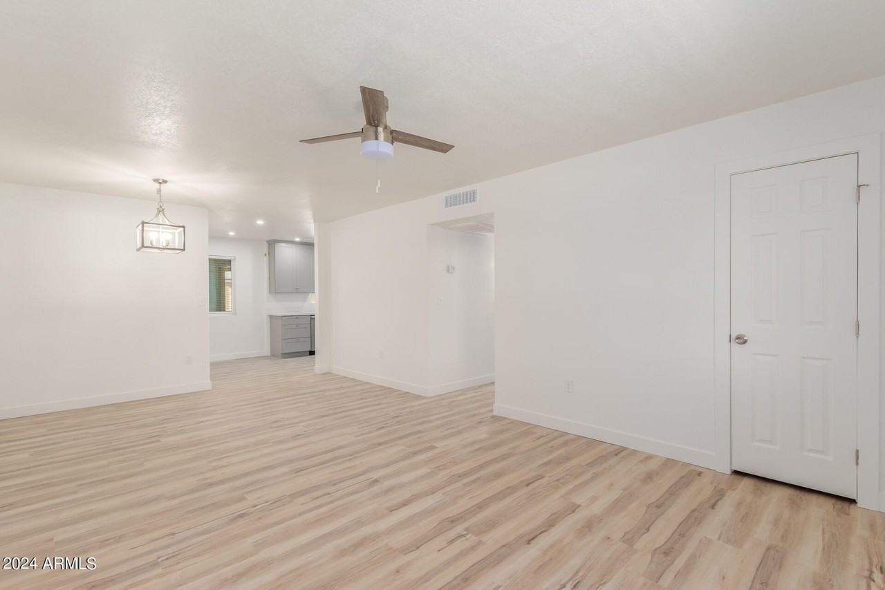 10935 W Santa Fe Dr - Photo 6 of 34