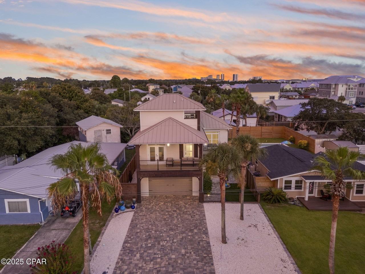 407 Petrel St - Photo 5 of 50