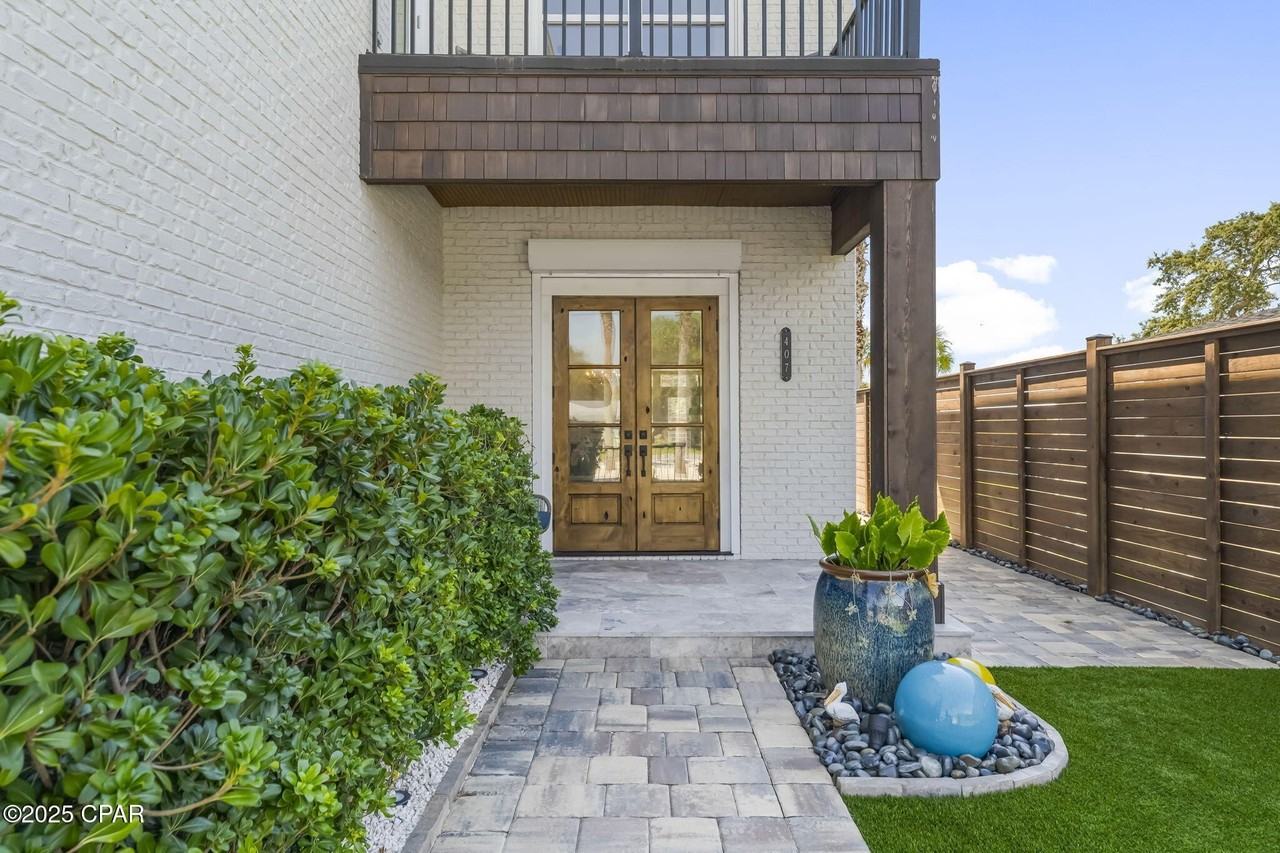 407 Petrel St - Photo 6 of 50