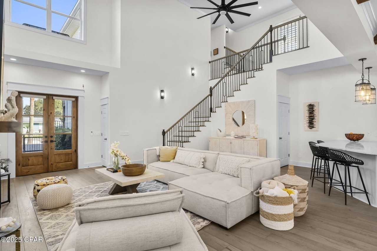 407 Petrel St - Photo 7 of 50