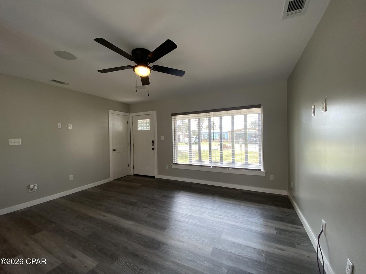 1606 Clay Ave - Photo 3 of 33