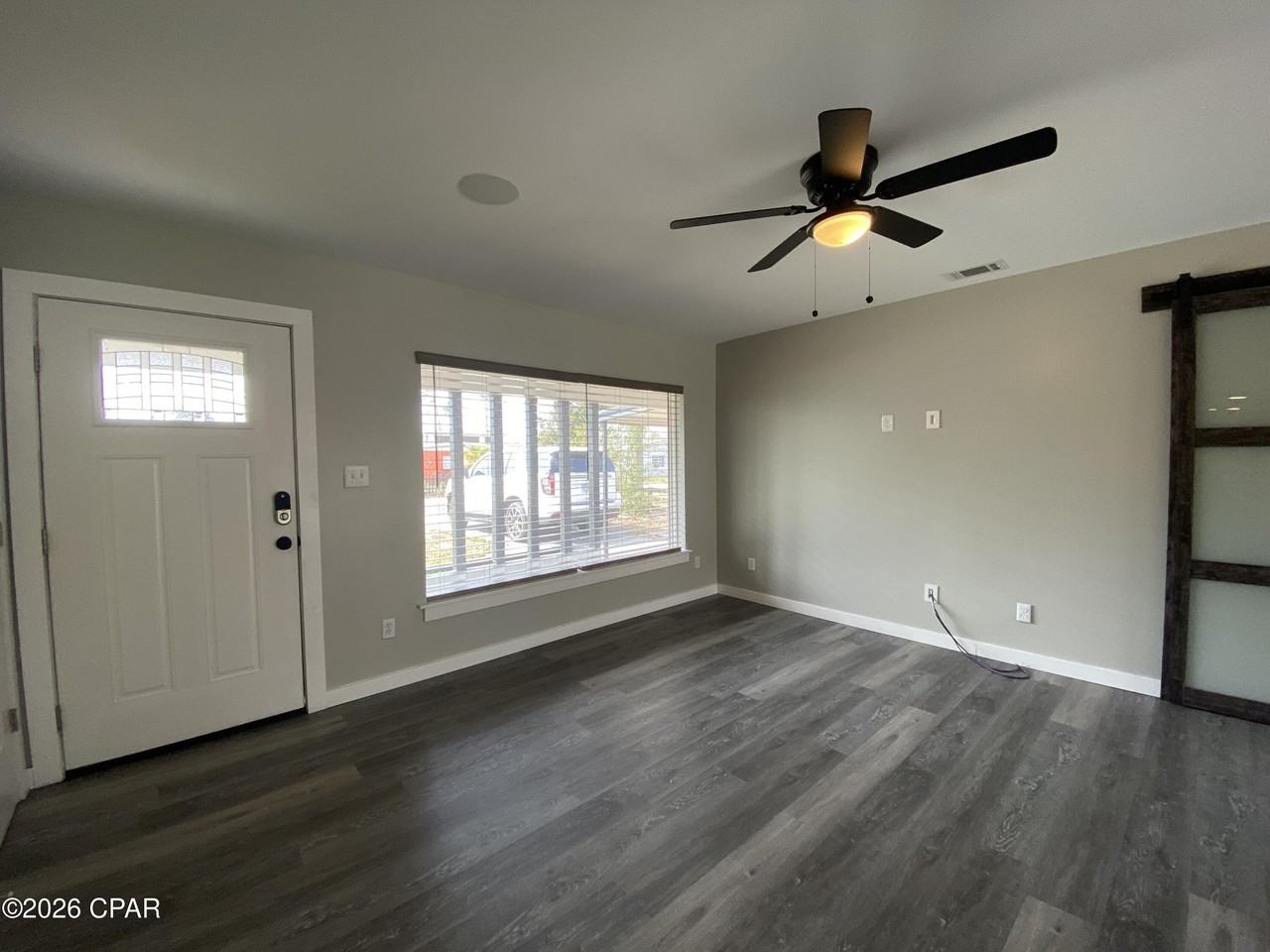 1606 Clay Ave - Photo 4 of 33