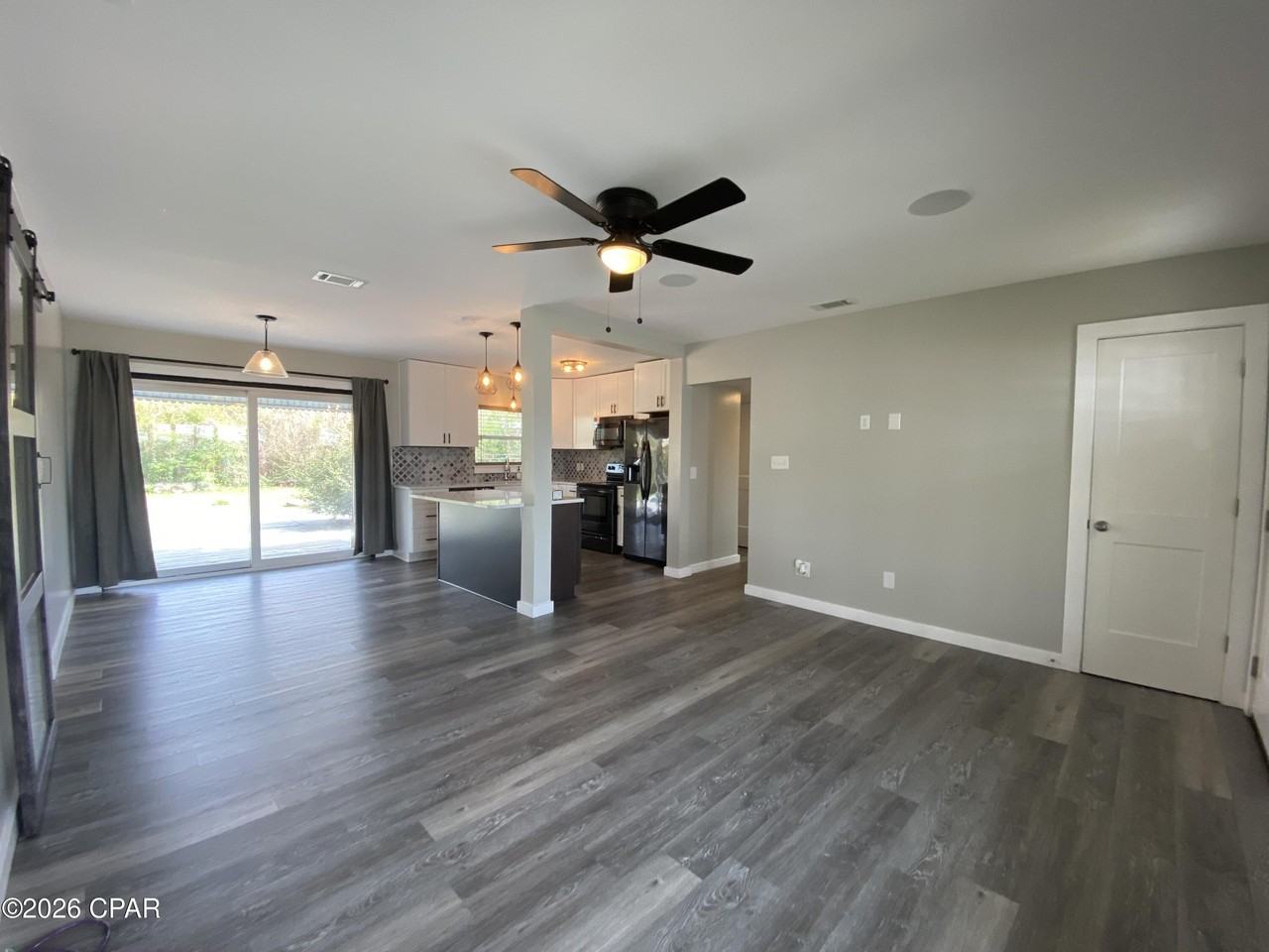 1606 Clay Ave - Photo 5 of 33