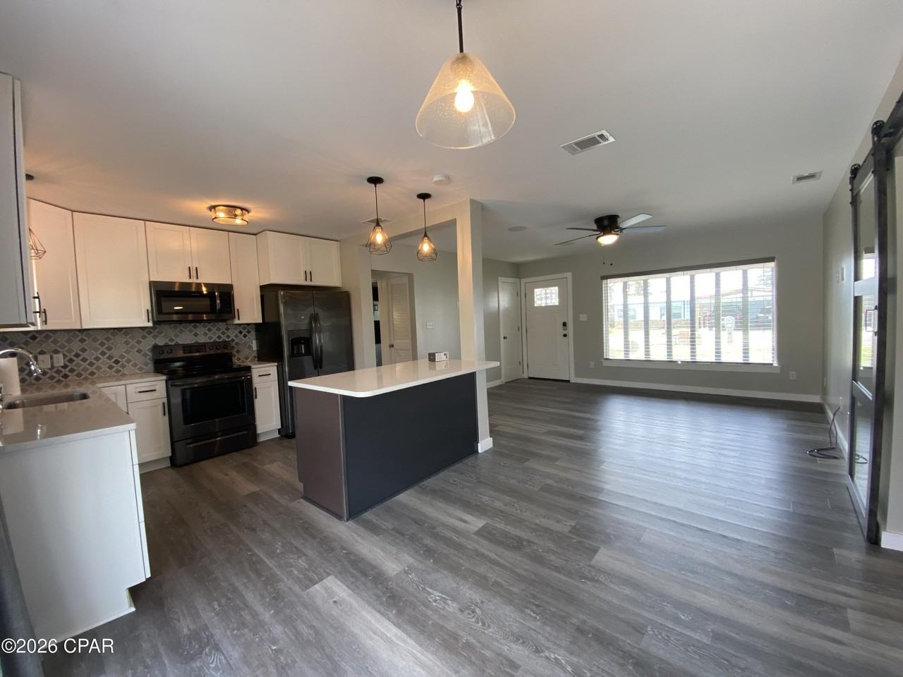 1606 Clay Ave - Photo 6 of 33