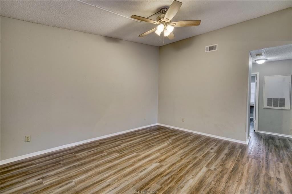 709 Wellesley Ct #D - Photo 3 of 13