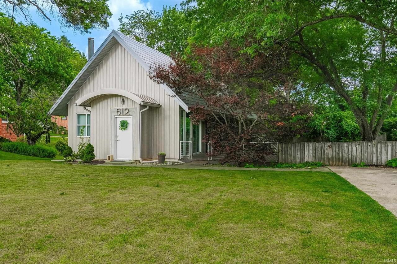 612 N Kerry Dr - Photo 2 of 36