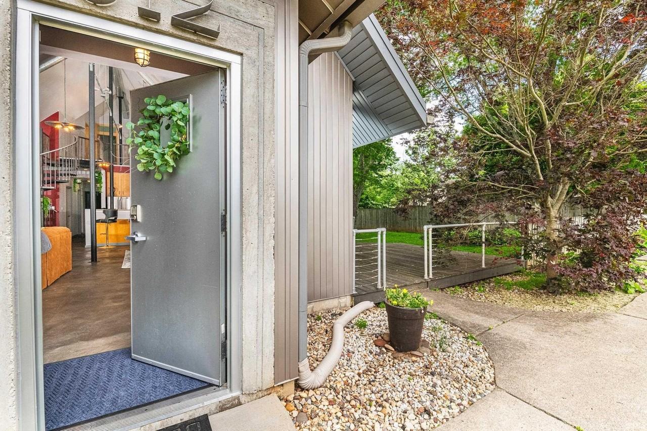 612 N Kerry Dr - Photo 4 of 36