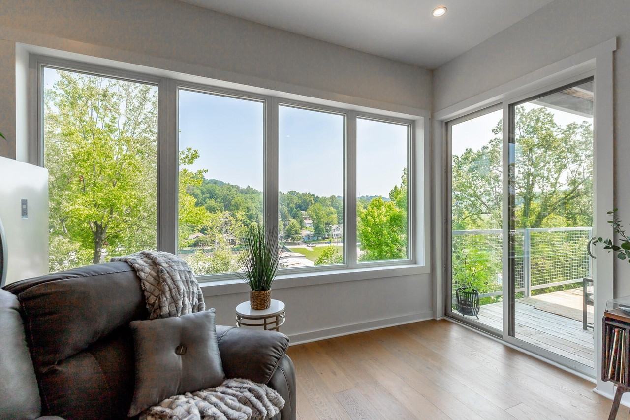 411 Fairpoint St - Photo 7 of 50