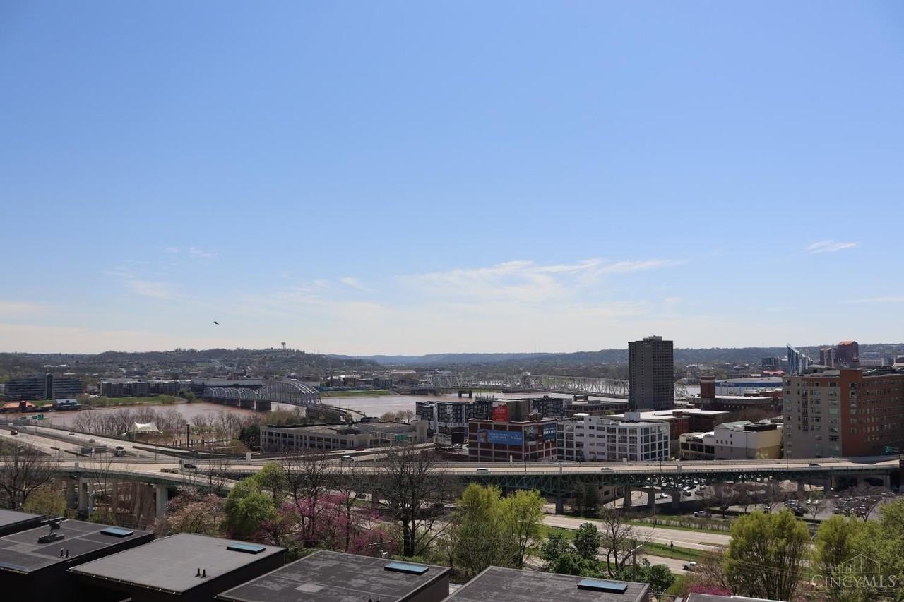 399 Oregon St Apt 3 #3 - Photo 3 of 16