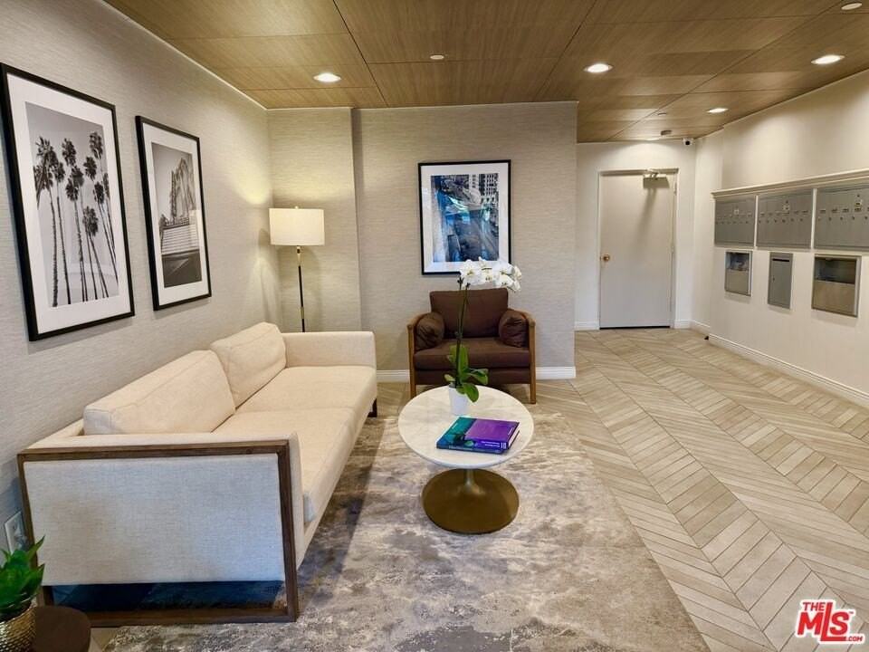 637 Wilcox Ave Apt 2d #2D - Photo 3 of 23