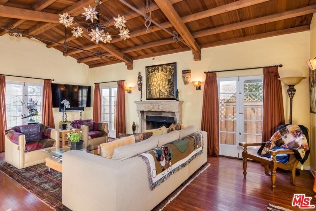 6335 Warner Dr - Photo 3 of 23