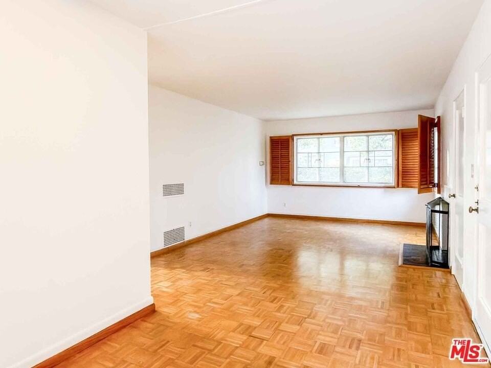 5243 Village Grn - Photo 3 of 10