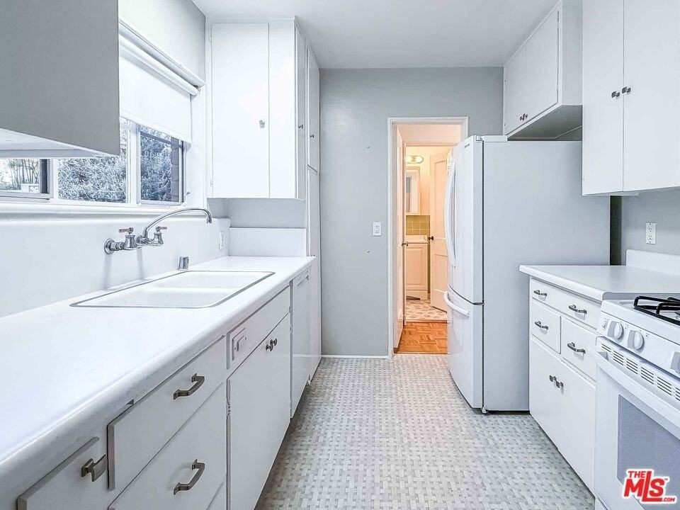 5243 Village Grn - Photo 6 of 10