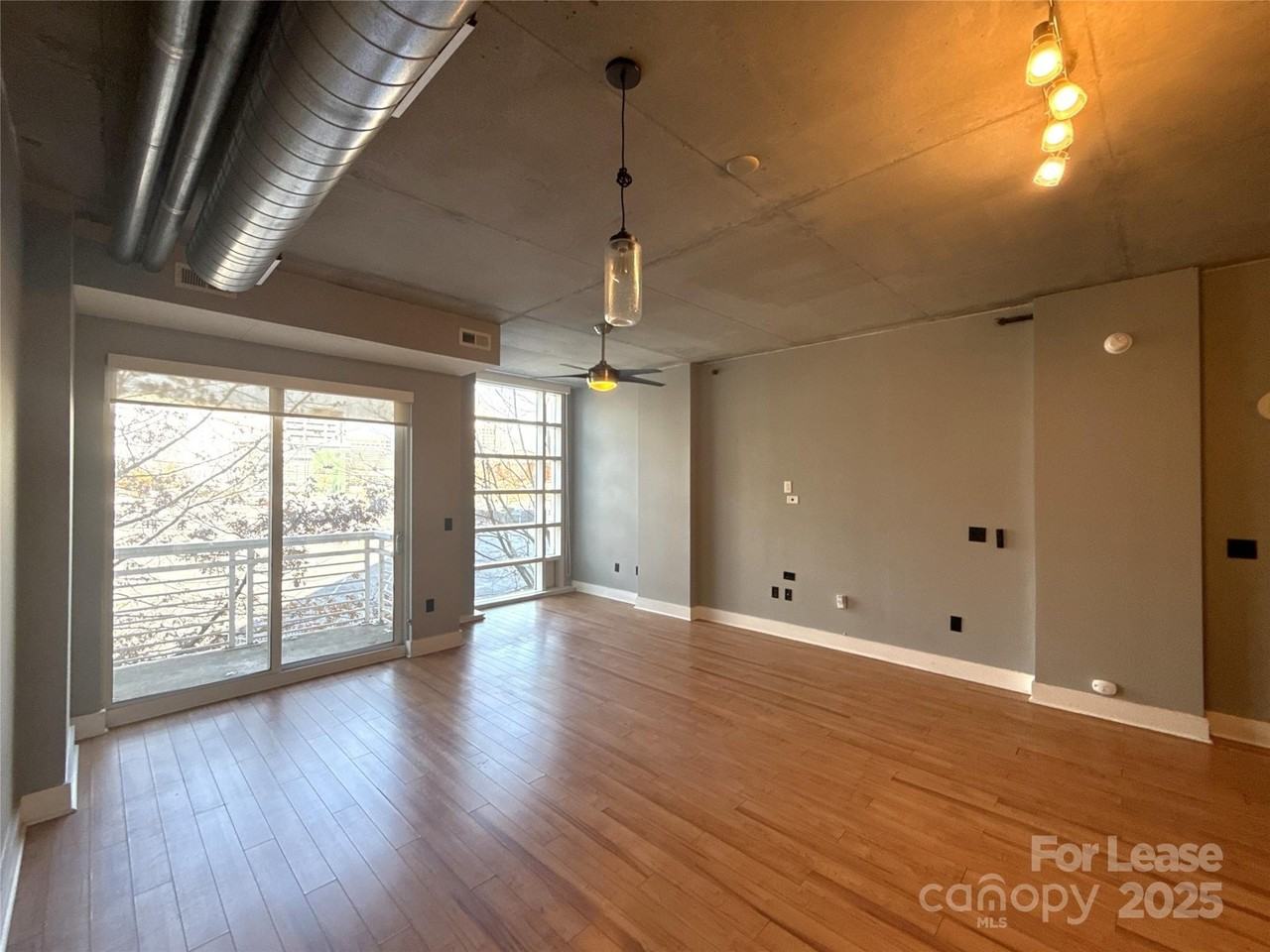 505 E 6th St Unit 302 #302 - Photo 5 of 23