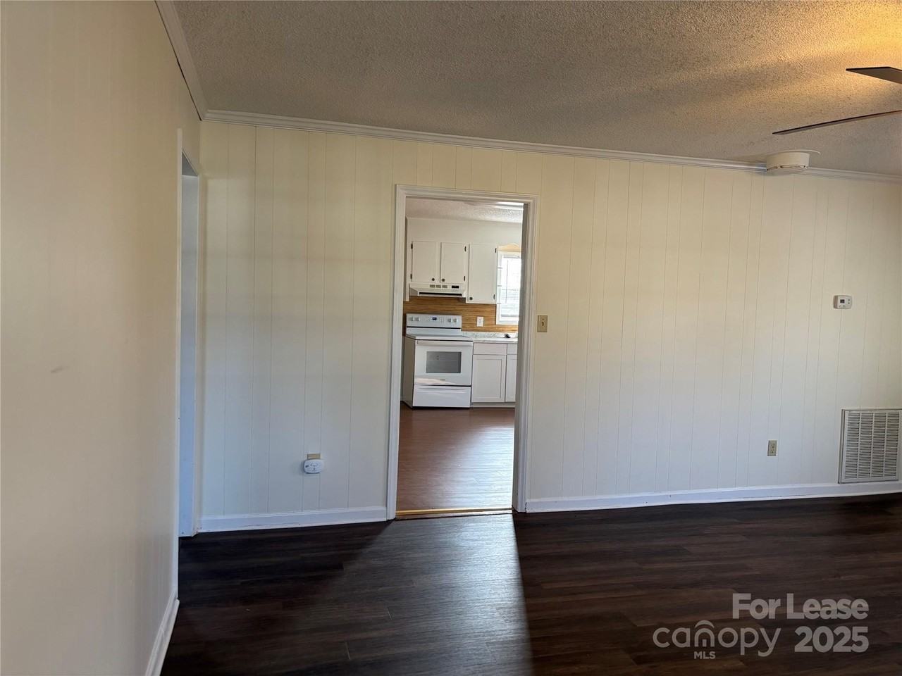 828 Spruce St - Photo 2 of 26