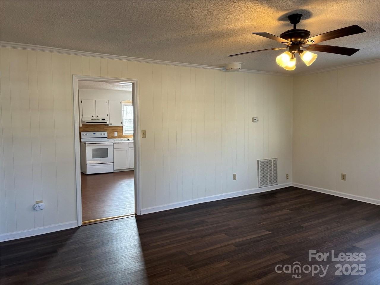 828 Spruce St - Photo 3 of 26