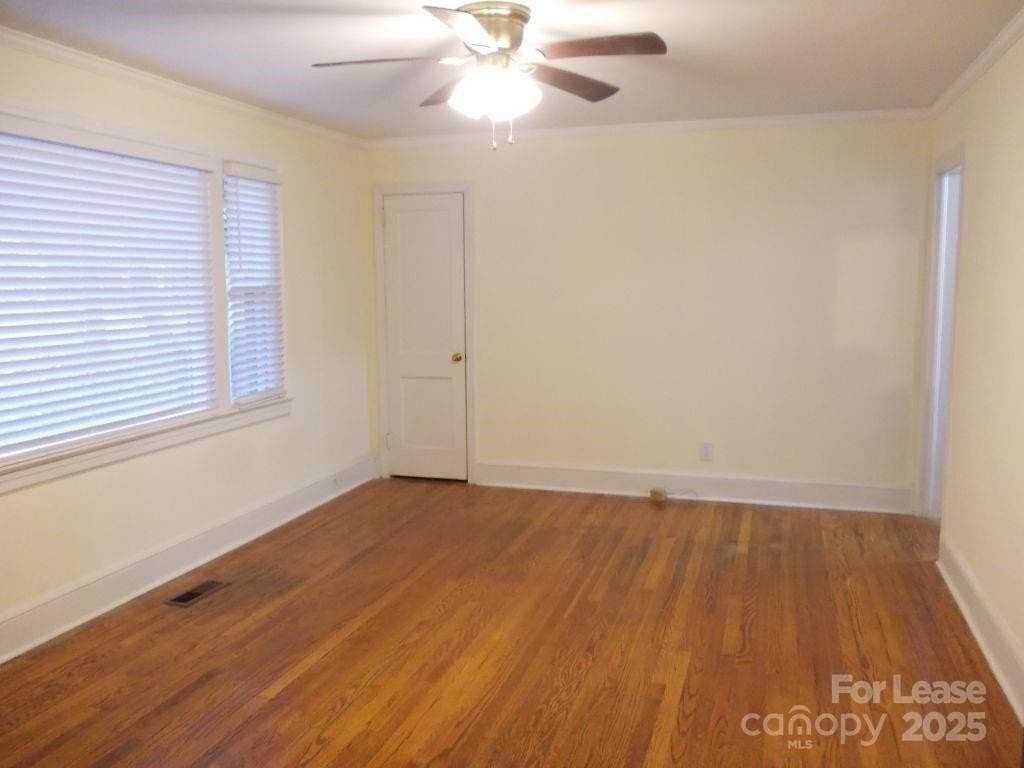 2746 Dogwood Ave - Photo 3 of 20