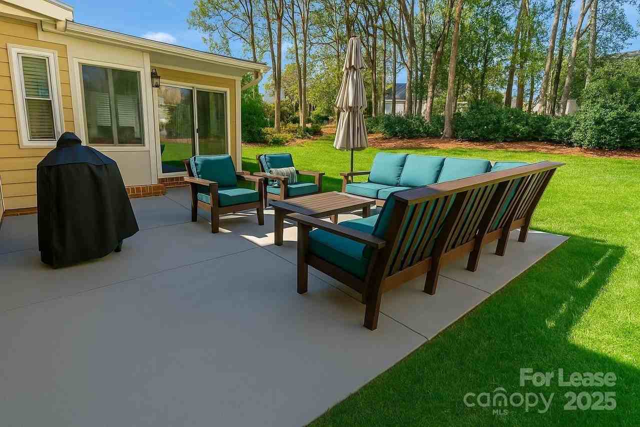 131 Ashford Hollow Ln - Photo 2 of 27