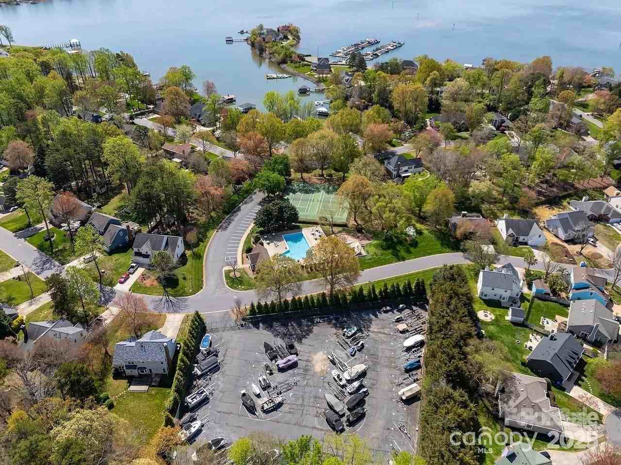 131 Ashford Hollow Ln - Photo 4 of 27