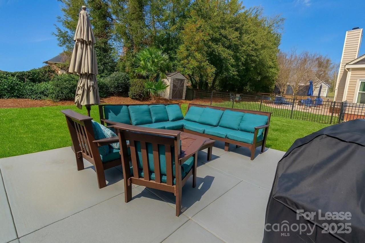 131 Ashford Hollow Ln - Photo 5 of 27