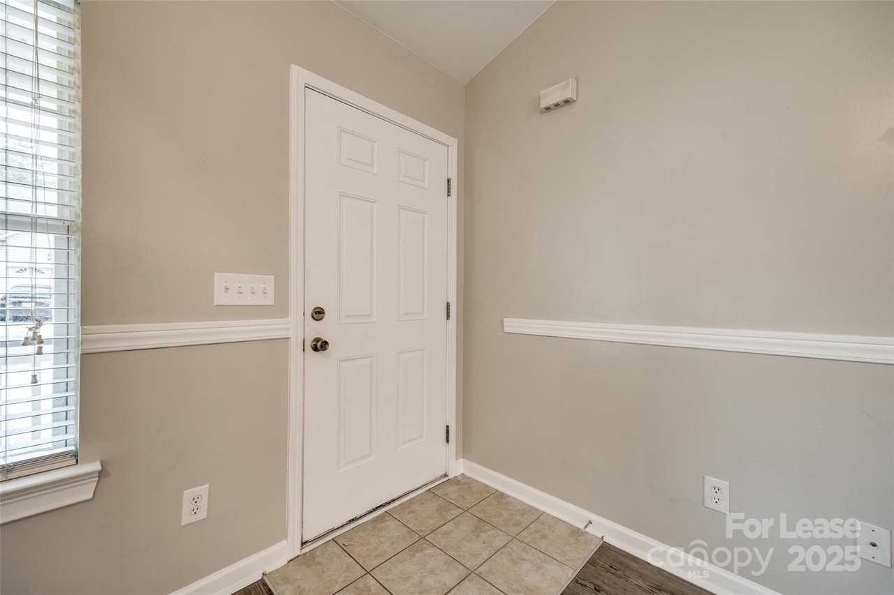 410 Danielle Way - Photo 3 of 25