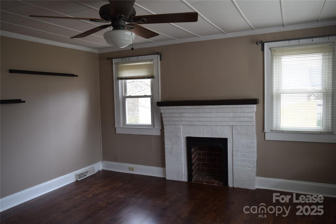 148 Brookwood Ave Ne - Photo 2 of 14