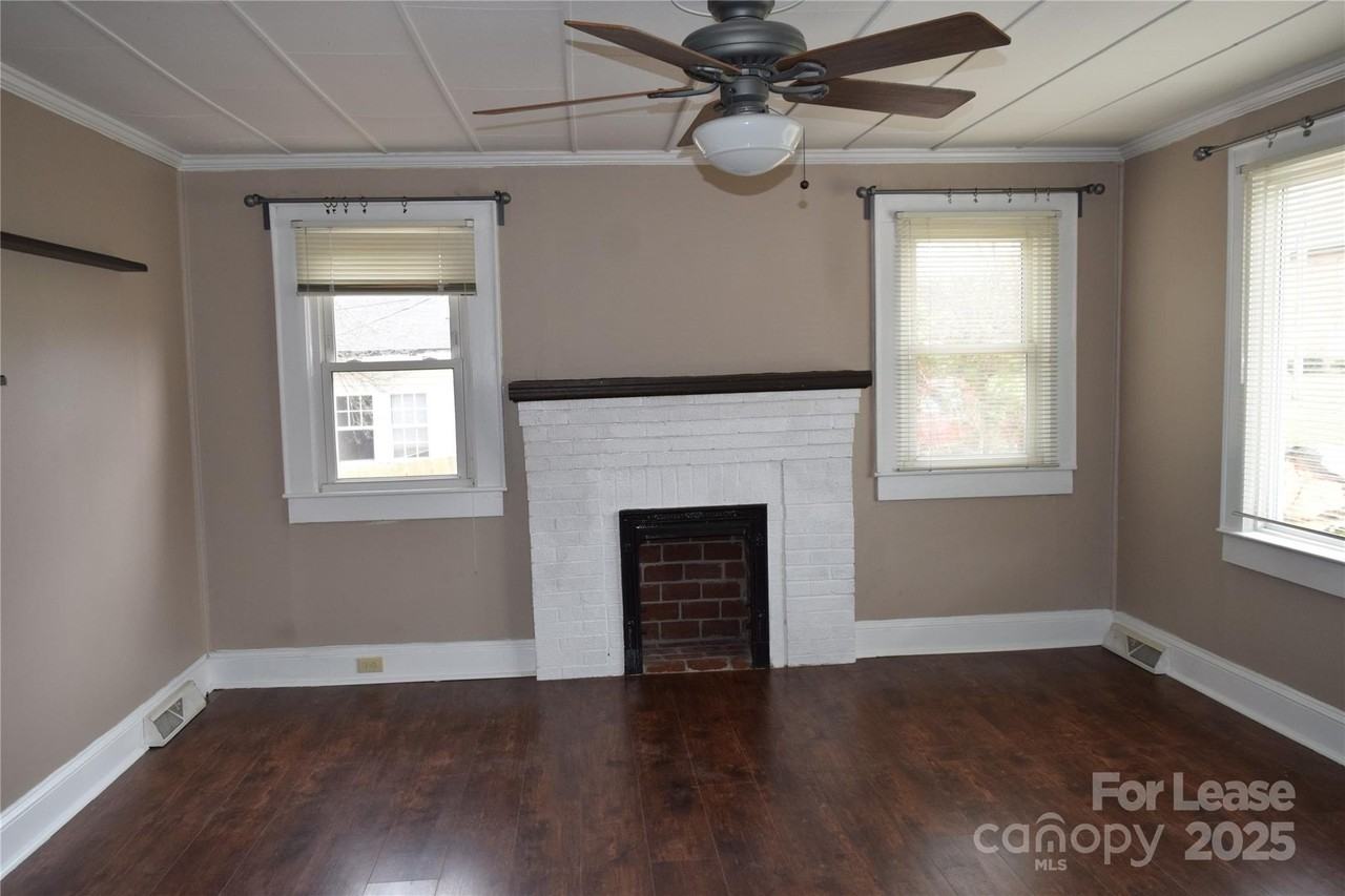 148 Brookwood Ave Ne - Photo 4 of 14