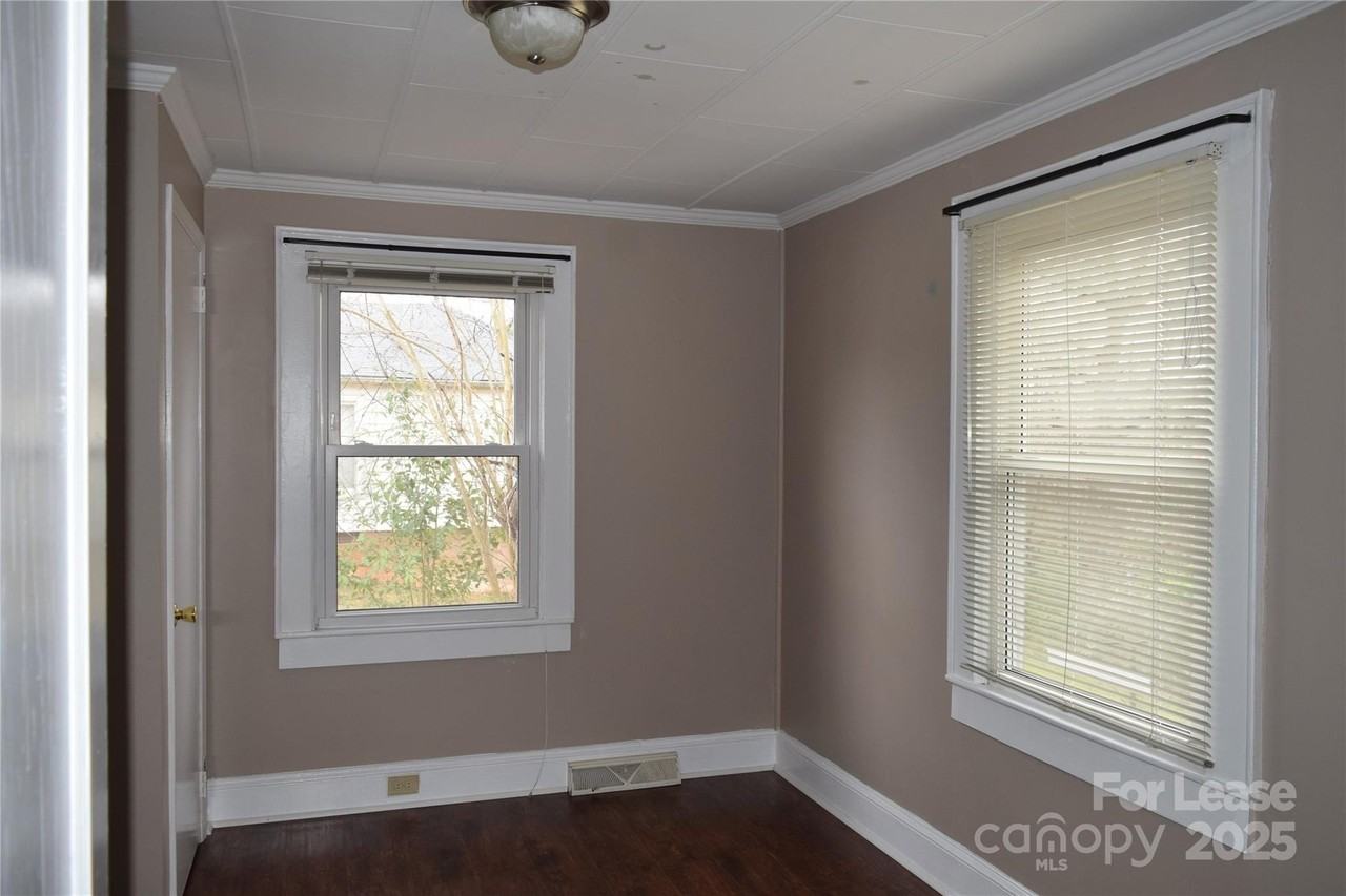 148 Brookwood Ave Ne - Photo 7 of 14