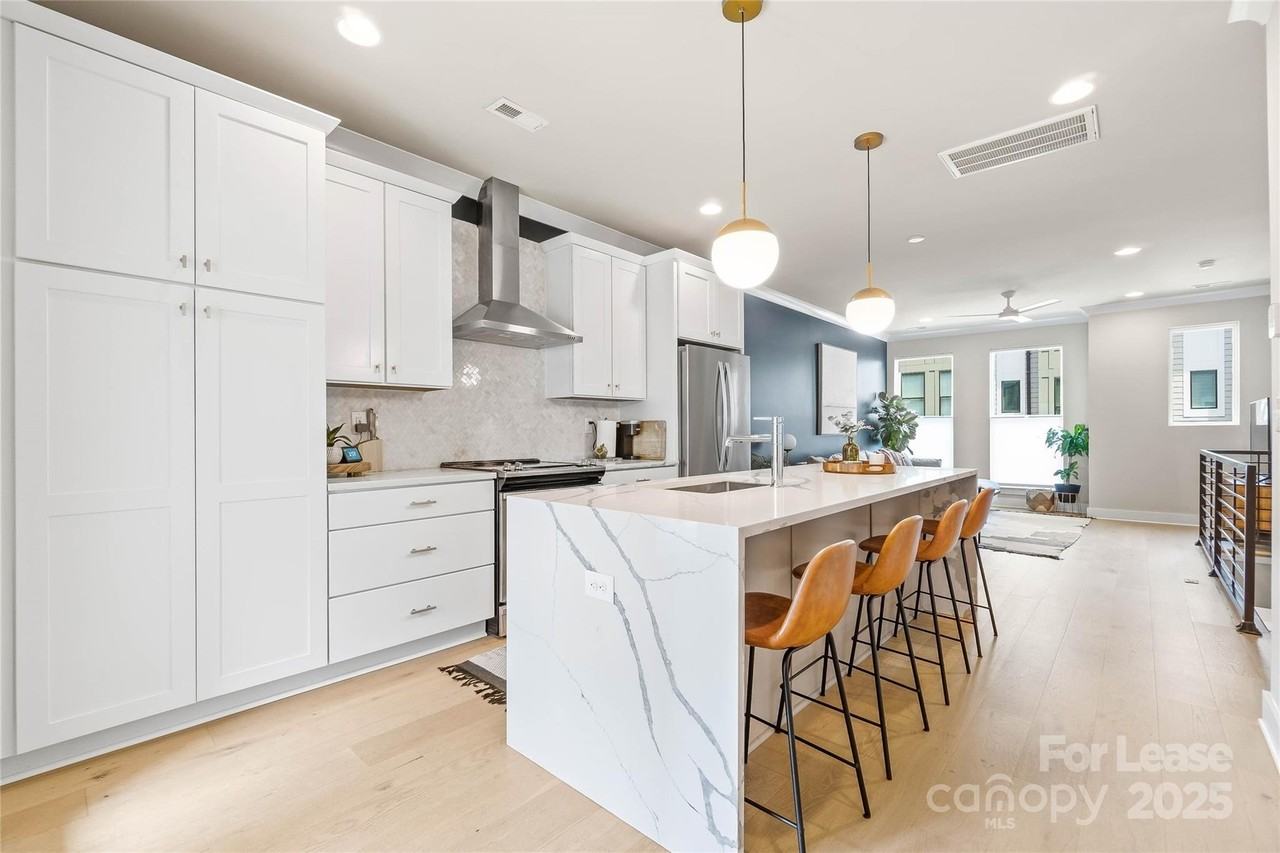 240 Uptown West Dr - Photo 5 of 24