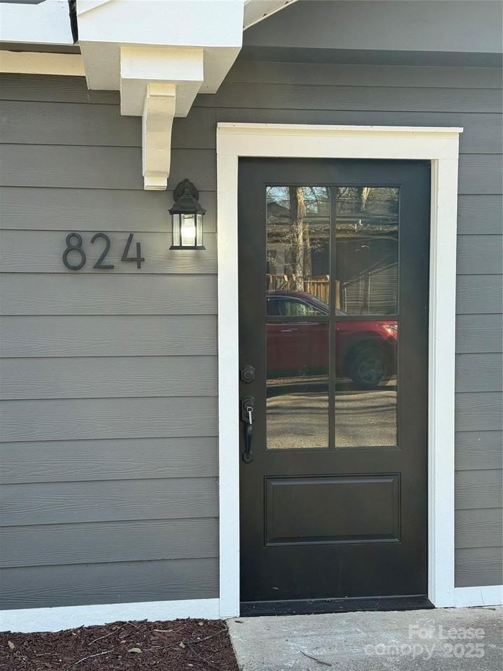 824 N Flint St - Photo 2 of 17