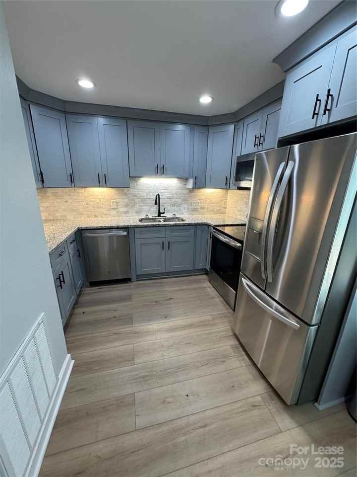 824 N Flint St - Photo 6 of 17