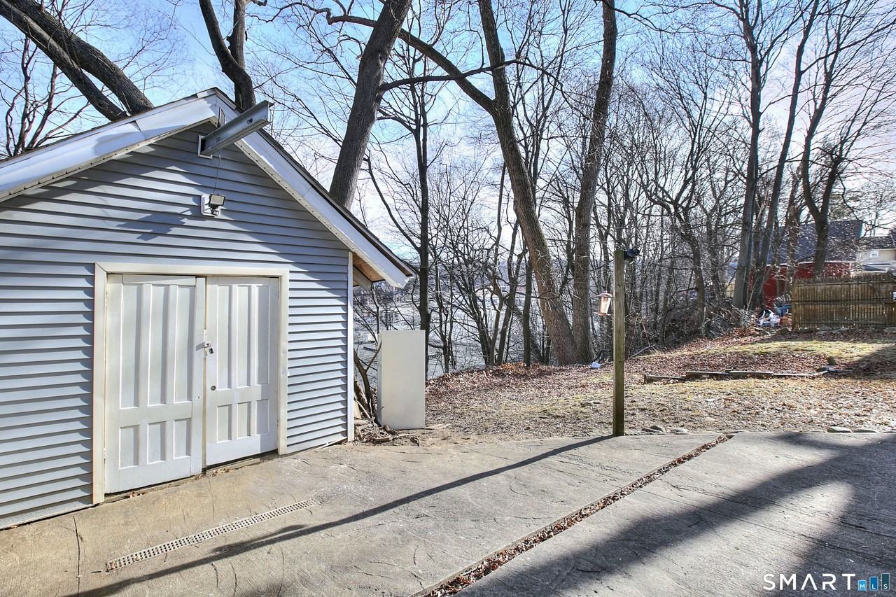 56 Franklin St - Photo 5 of 35