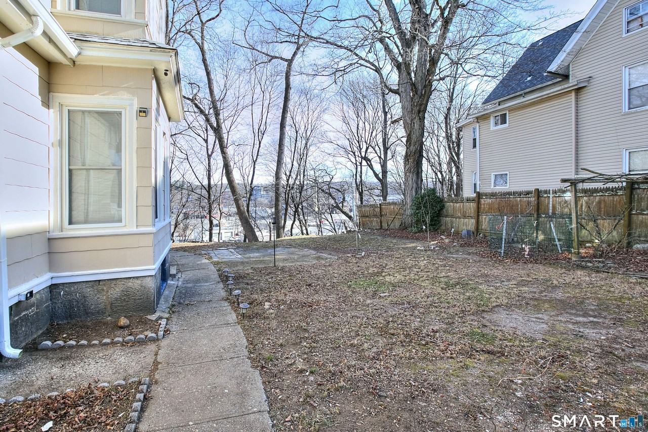 56 Franklin St - Photo 6 of 35