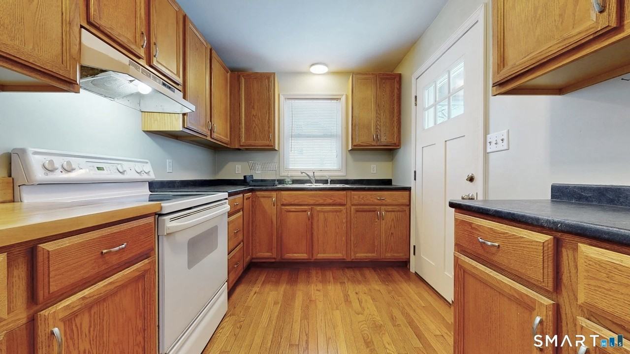 107 Chestnut St - Photo 2 of 11