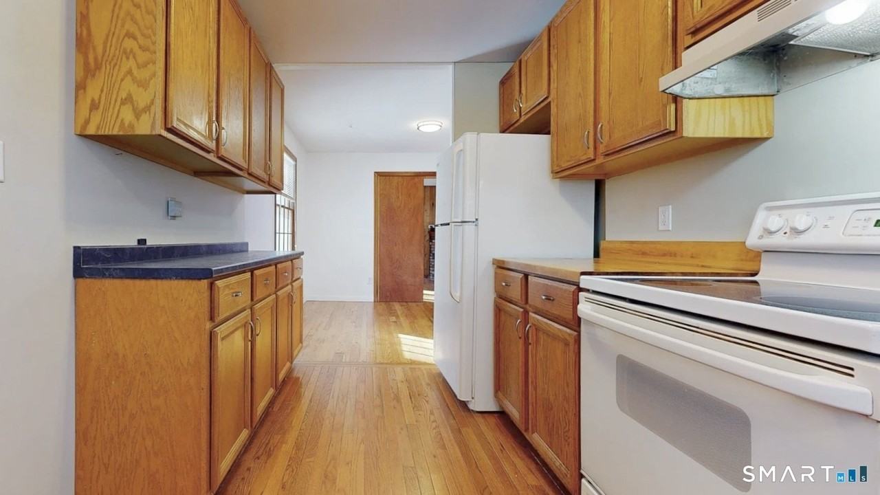 107 Chestnut St - Photo 3 of 11