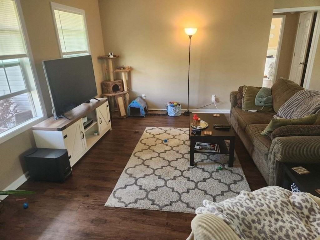 547 Jester St - Photo 3 of 11