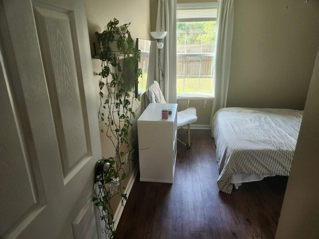 547 Jester St - Photo 7 of 11