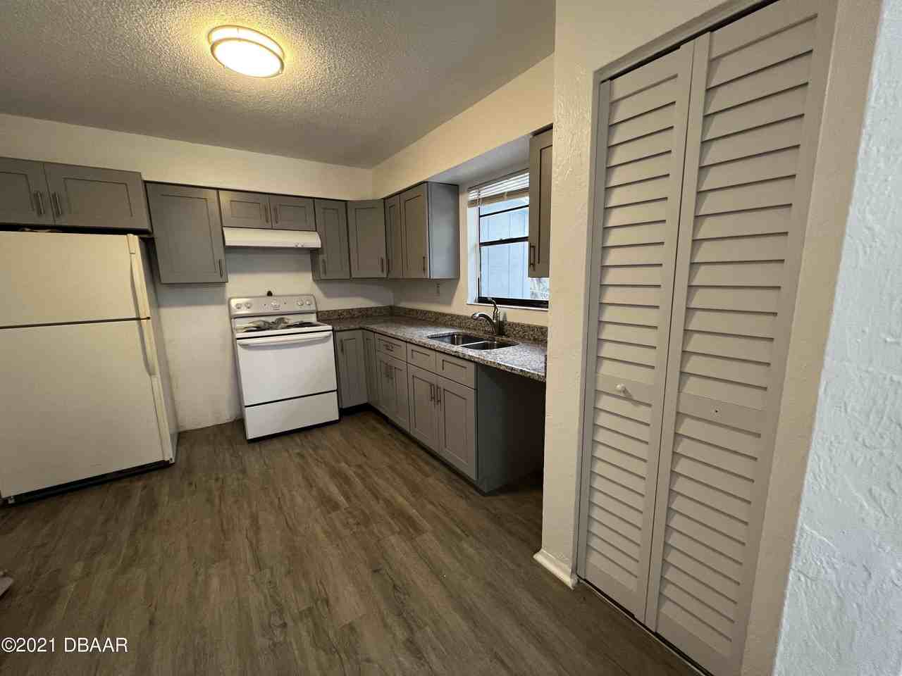 300 Hopkins Ave Unit A #A - Photo 6 of 11