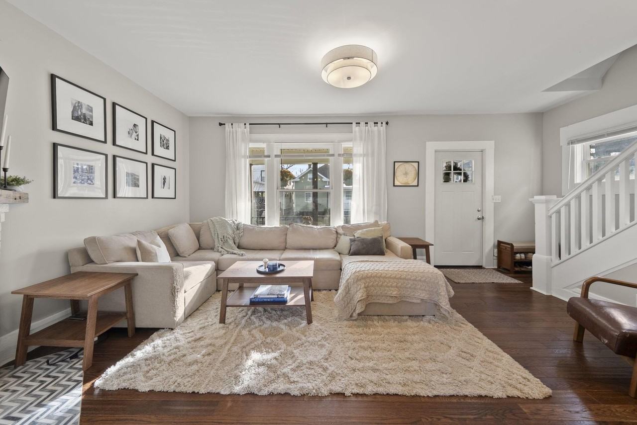 664 Siebert St - Photo 5 of 29