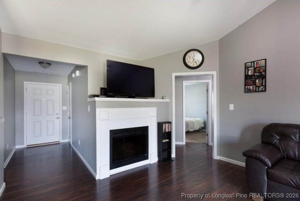 476 Blackhawk Ln - Photo 3 of 6