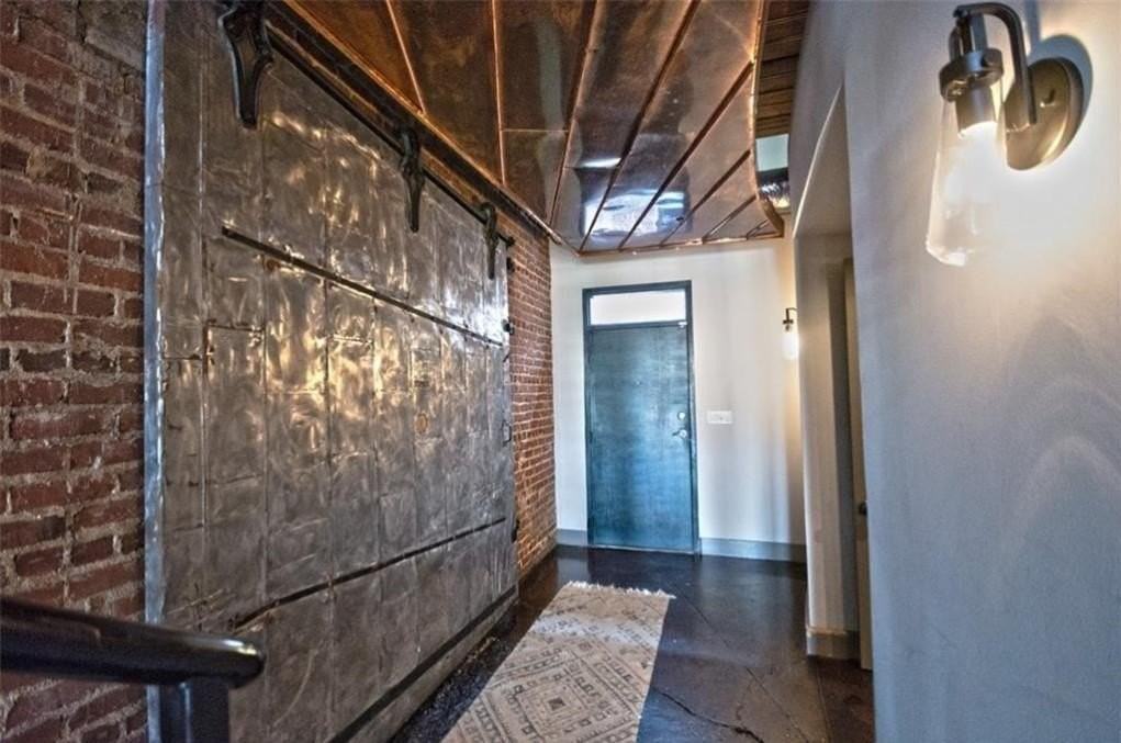 320 Peters St Sw Unit 10 #10 - Photo 2 of 20