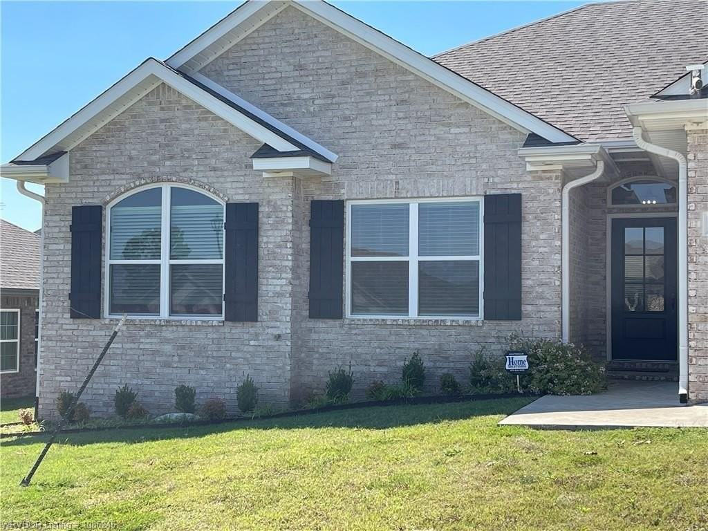 9100 Maysview Ln - Photo 2 of 35