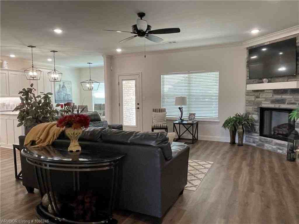 9100 Maysview Ln - Photo 6 of 35