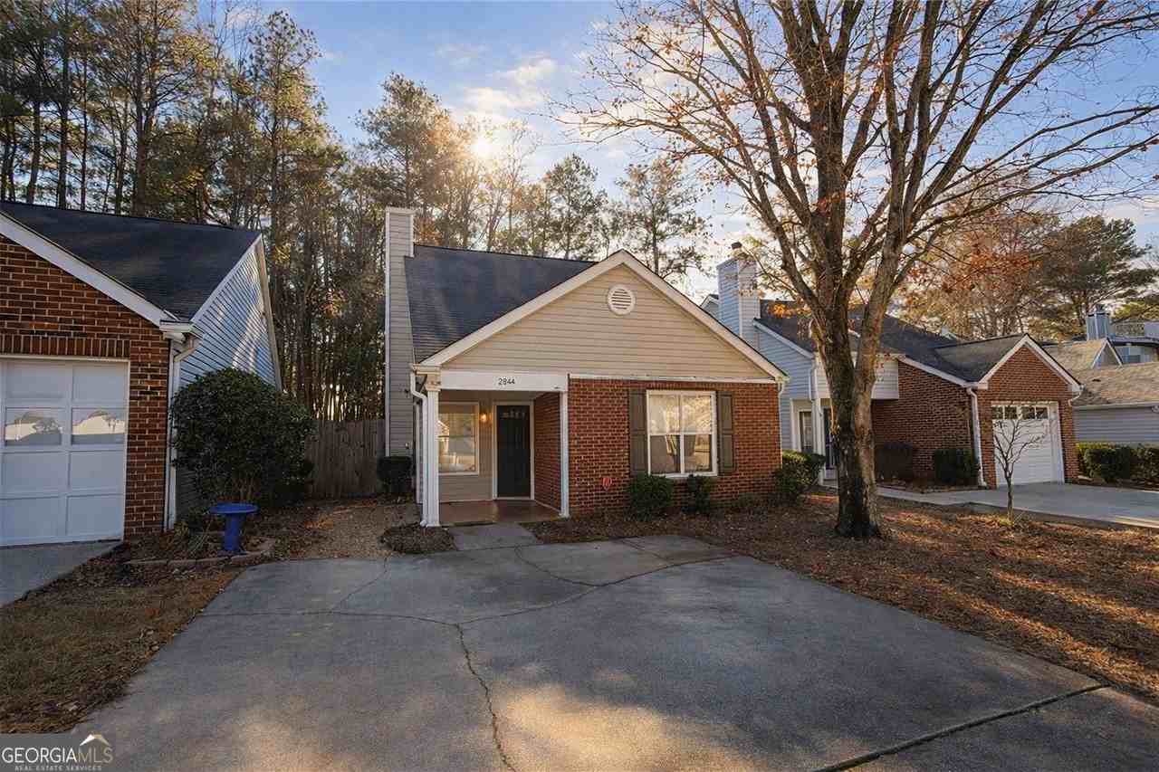 2644 Saint Charles Ln Nw - Photo 2 of 20