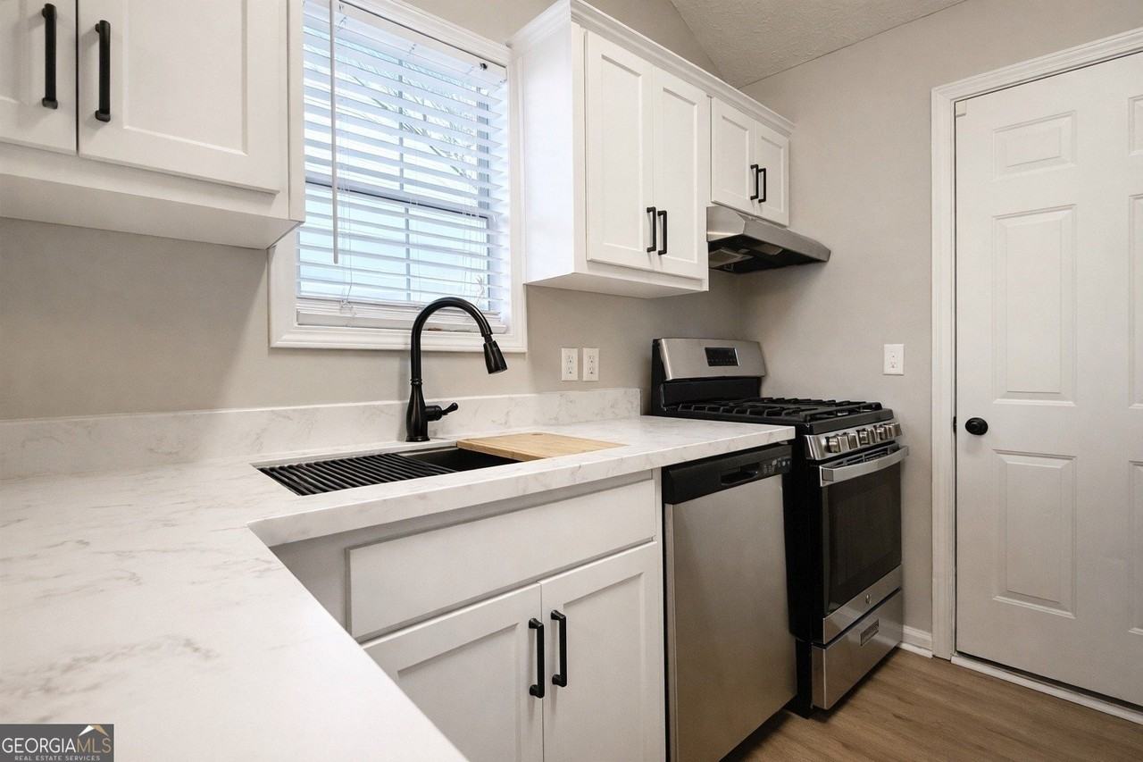 2644 Saint Charles Ln Nw - Photo 7 of 20