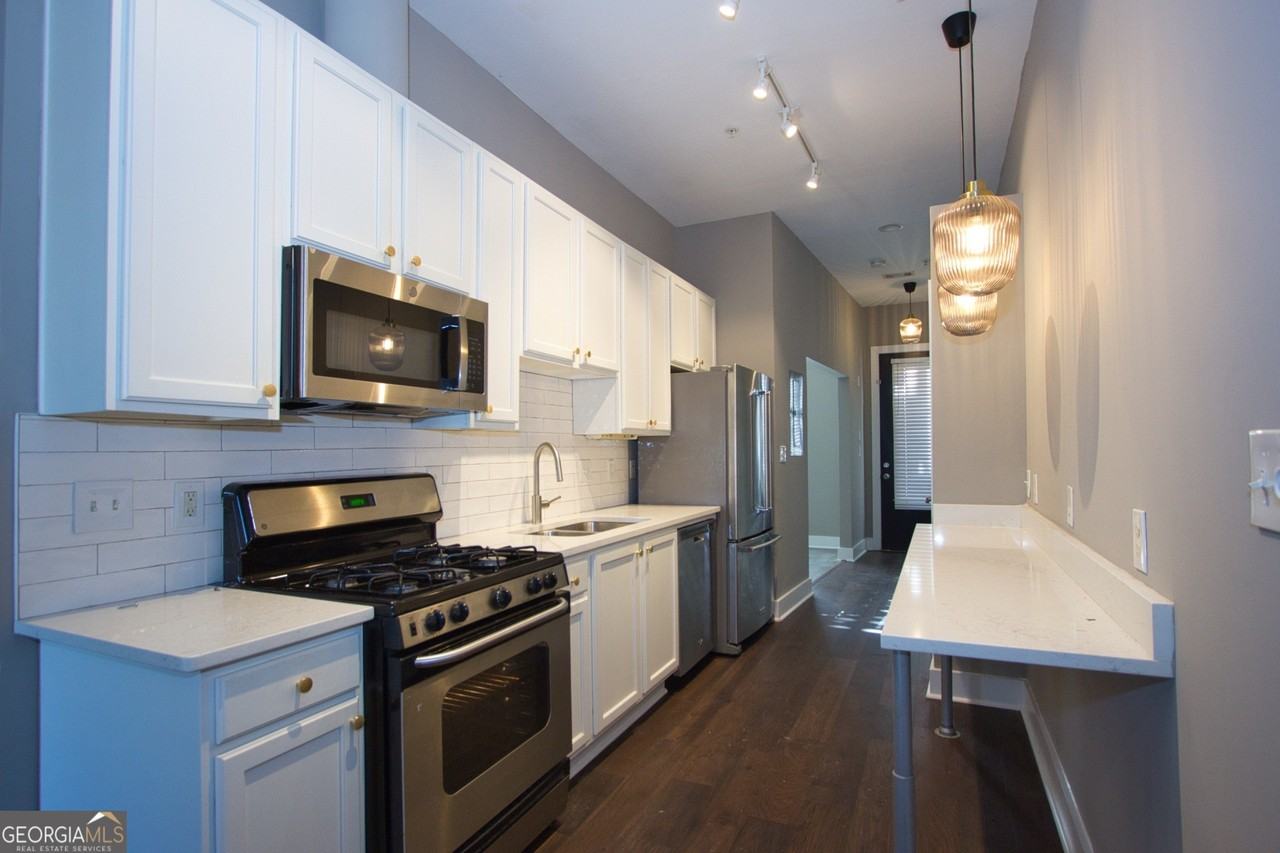 1195 Milton Ter Se Apt 1108 #1108 - Photo 6 of 28