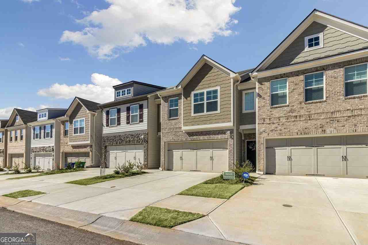 2176 Flying Spur Dr - Photo 2 of 30