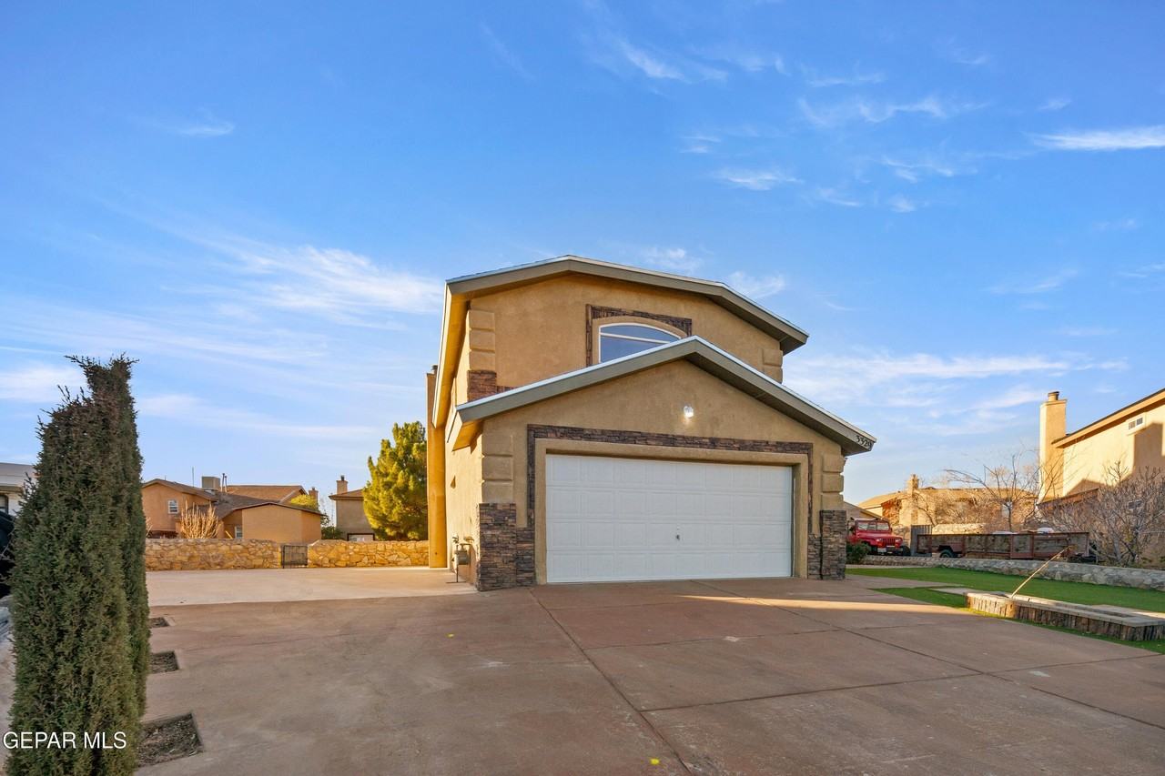 3329 Tierra Sara Ln - Photo 4 of 34