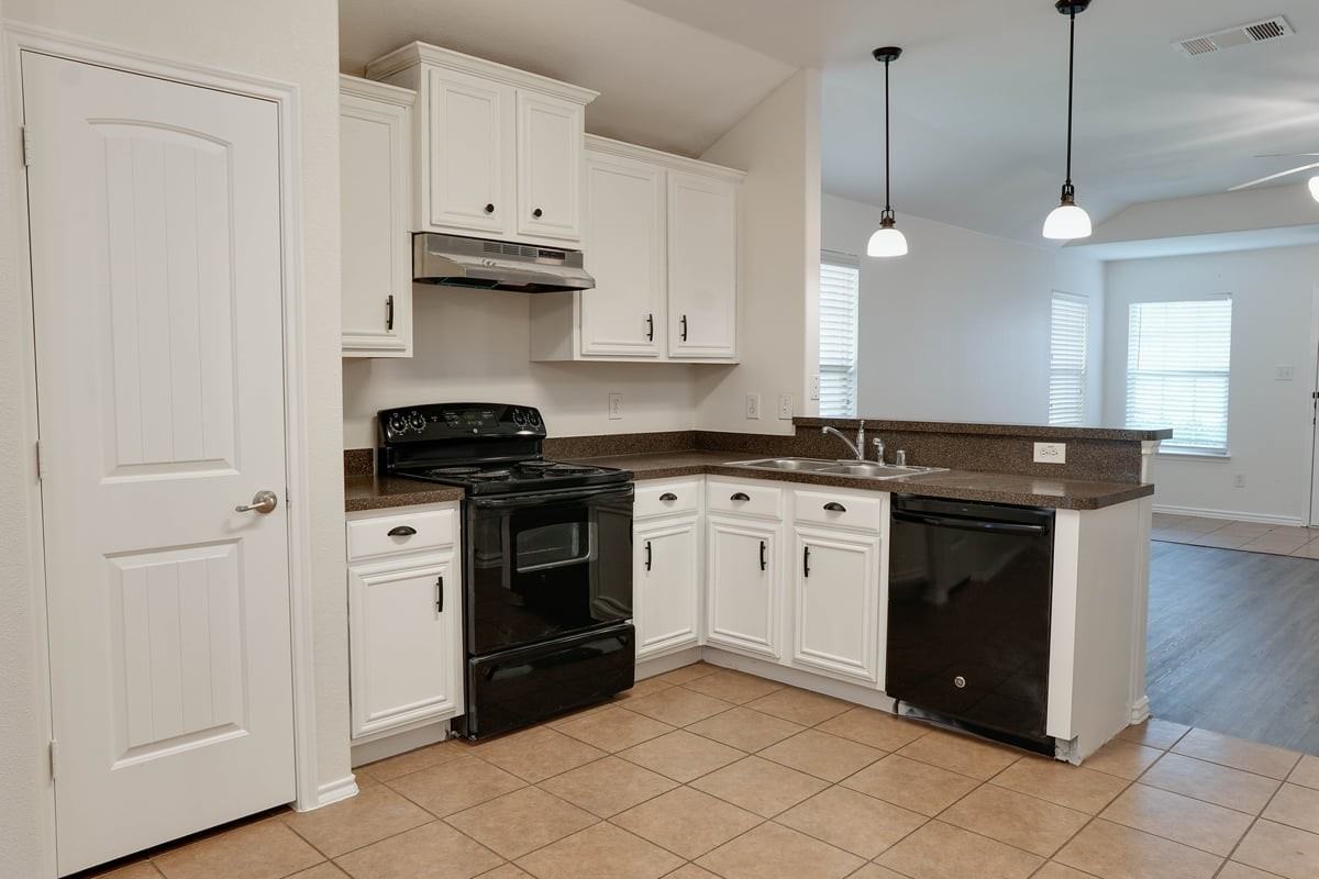 1301 Silver Maple Ln - Photo 7 of 25