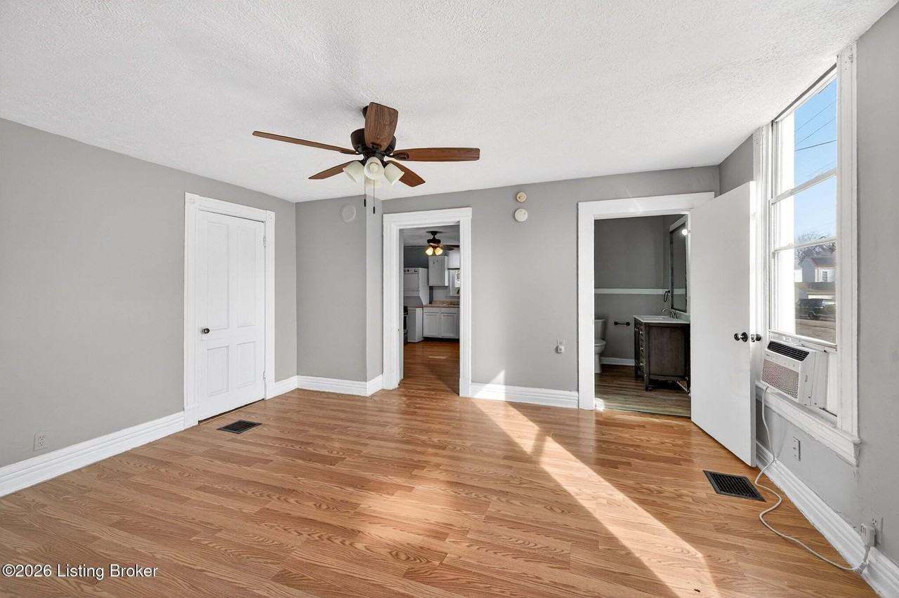 1039 Mulberry St - Photo 3 of 20